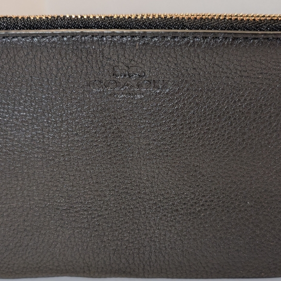 Coach Black Leather Wristlet with Double Gold Zipper - GUC - Picture 4 of 13